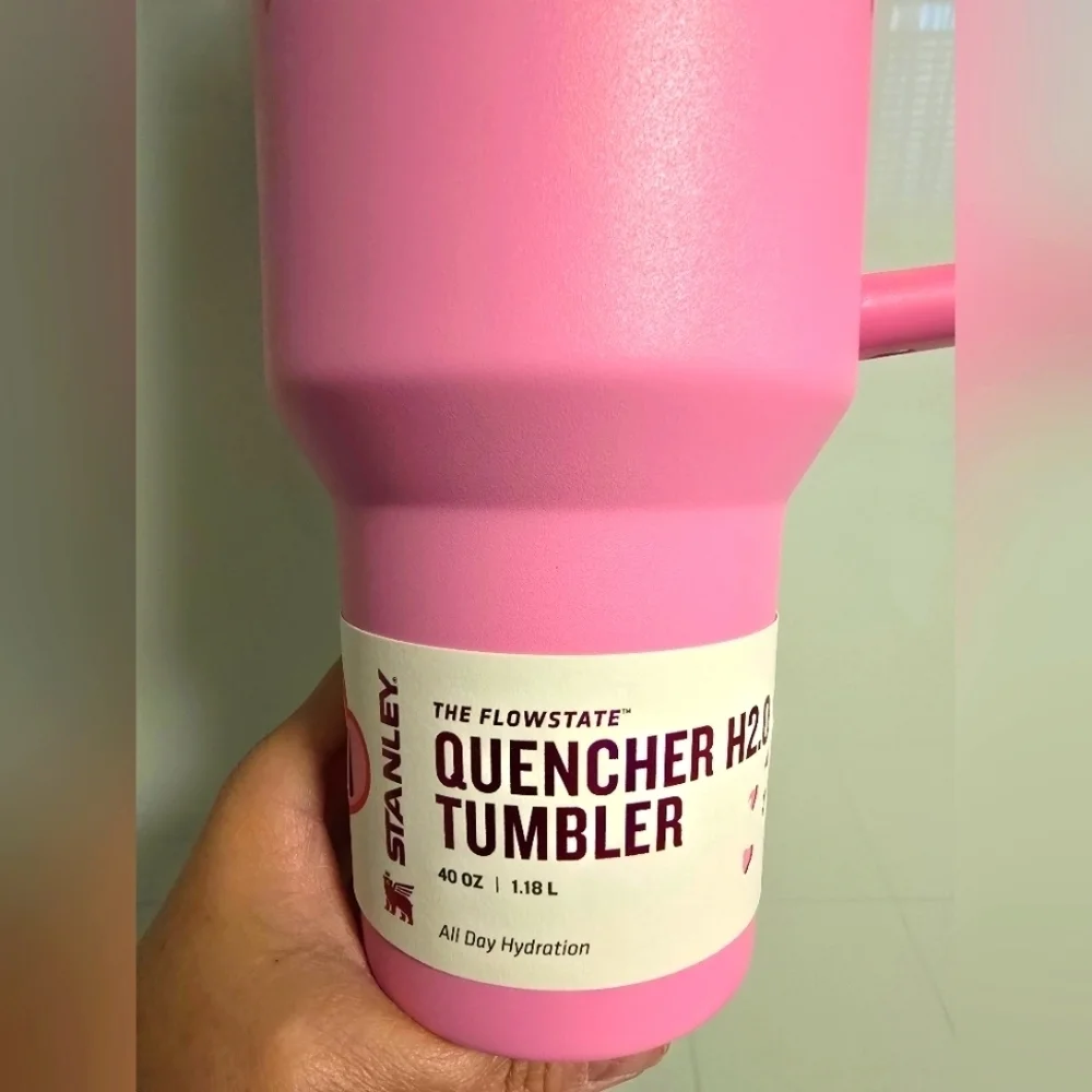 NWT Stanley 2025 Valentine's Day Limited Edition The Flowstate Quencher 40 oz - Picture 6 of 10